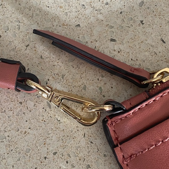Women’s Nine West wristlet - Picture 4 of 10